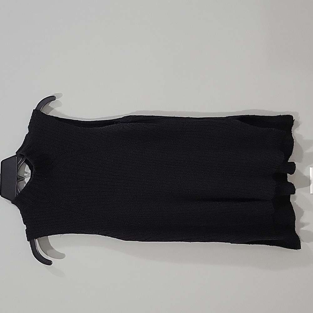 Sleeveless sweater